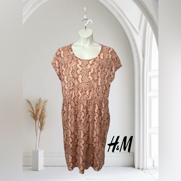 H&M, Plus Size Snake Pattern Dress With Pockets, XXL, Pink - Picture 1 of 8